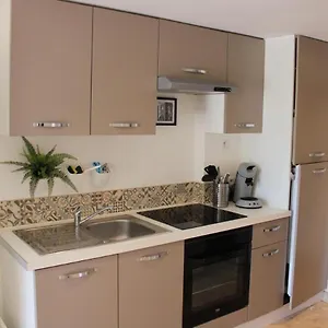 https://studio-avec-terrasse-port-de-hyeres.aixenprovencehotels.org